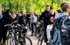 Prawie 600 rowerów nad jeziorem