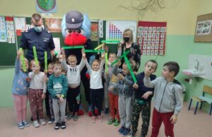 Gryfuś przypomina: świeć przykładem, noś odblaski!