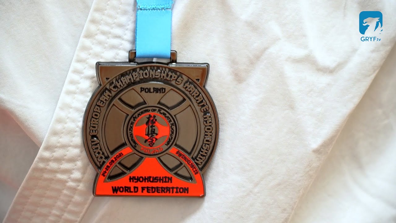 Z wizytą u szczecineckich karateków, medal Wojciecha Piesika