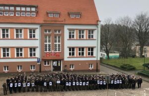 Białoborscy uczniowie wspierają mundurowych