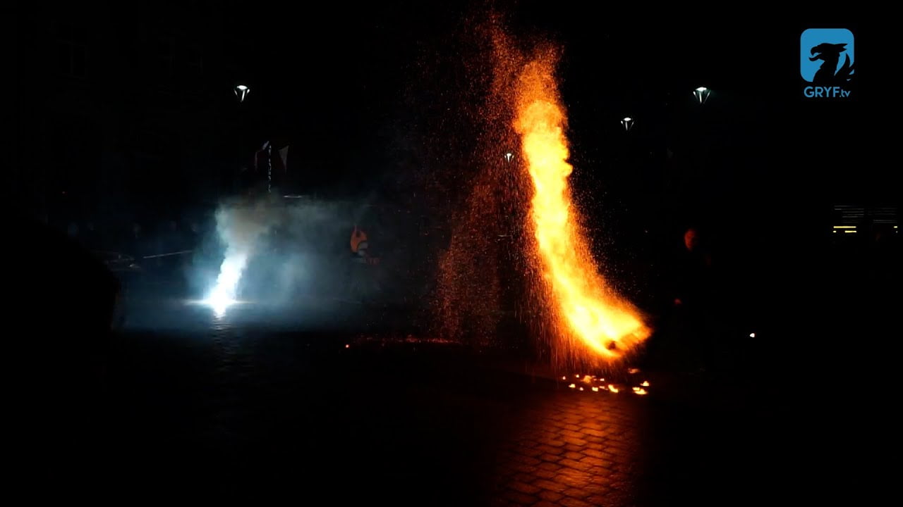 Taniec ognia (fireshow) – finał Święta Niepodległości w Bobolicach
