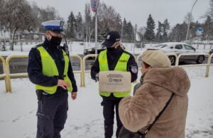 Policjanci świecą przykładem