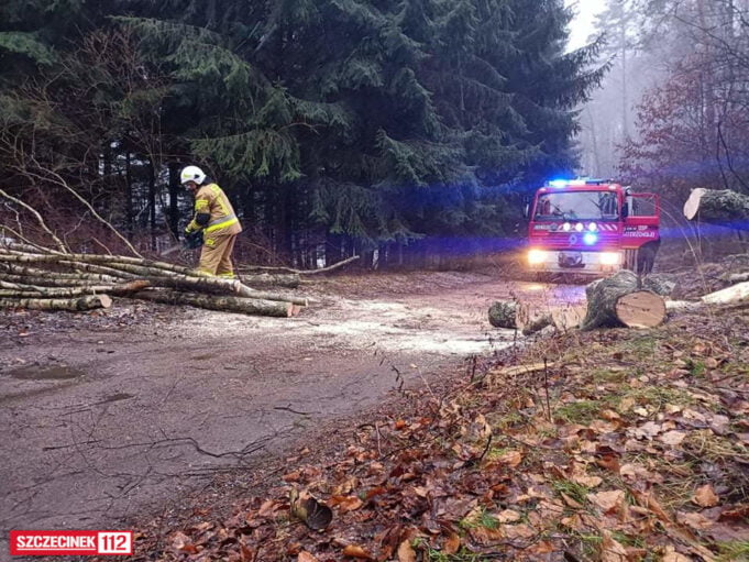 Niespokojnie w regionie, strażacy z pełnymi rękami roboty