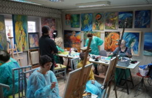 Strefa Aktywnego Seniora zasiadła przed sztalugami