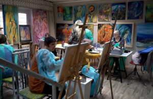 Strefa Aktywnego Seniora zasiadła przed sztalugami