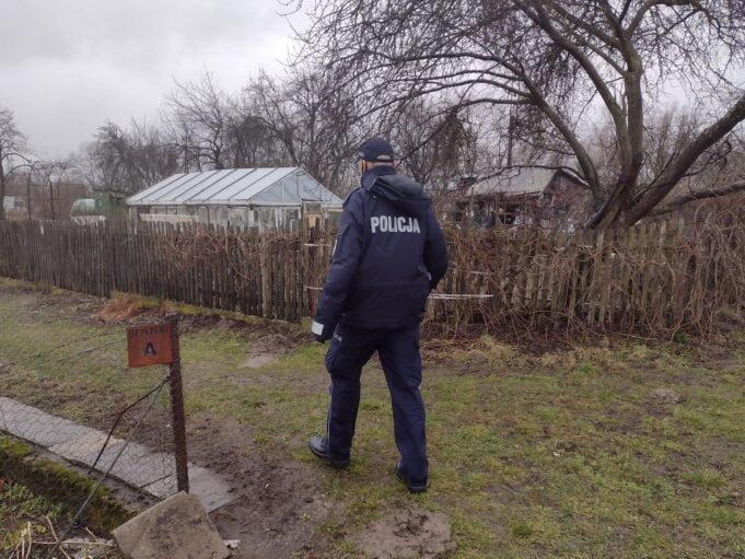 Mundurowi na działkach