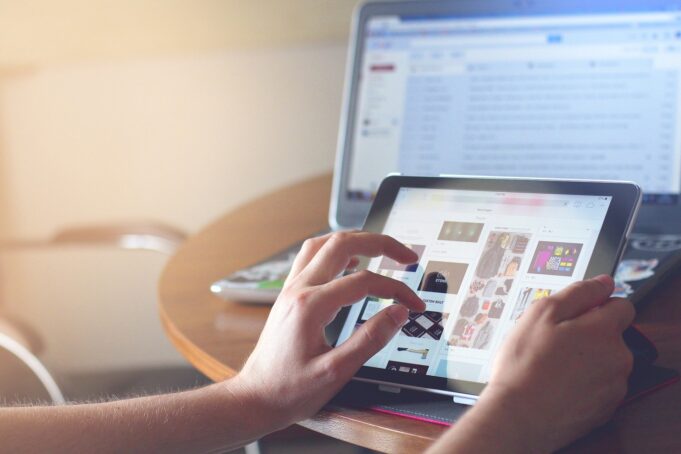 Są umowy na ponad 1000 kolejnych komputerów i tabletów