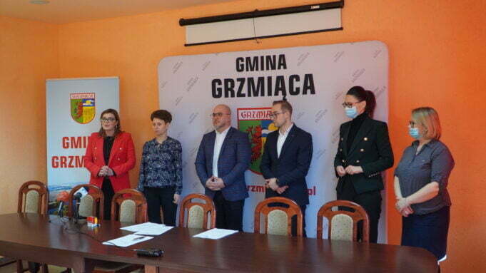 Podpisanie umowy na remont ul. Spółdzielczej w Grzmiącej
