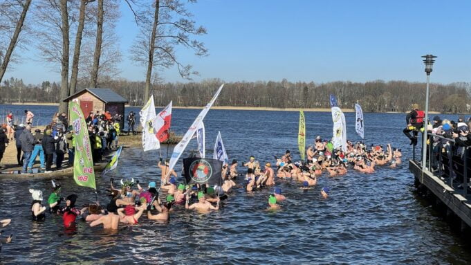 Gorąca atmosfera w lodowatej wodzie