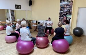 Trening miednicy w Strefie Aktywnego Seniora