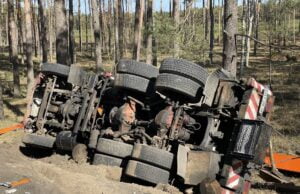 Kolizja dwóch ciężarówek na DK20