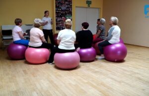 Trening dna miednicy w Strefie Aktywnego Seniora