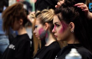 Powitanie wiosny z szalonymi fryzurami