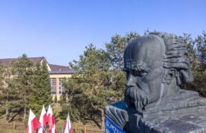 Marszałek wspiera uczniów w Białym Borze