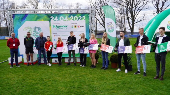 Najlepsi sportowcy nagrodzeni przez burmistrza