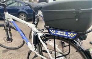 Z notatnika miejskiego strażnika: najlepiej pije się na klatce