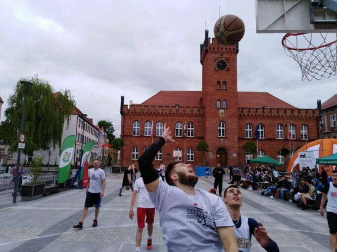 Uliczny basket wraca pod ratusz