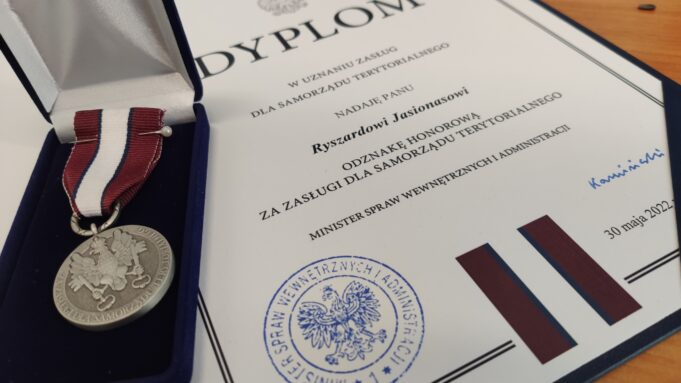 Wójt Ryszard Jasionas z odznaczeniem