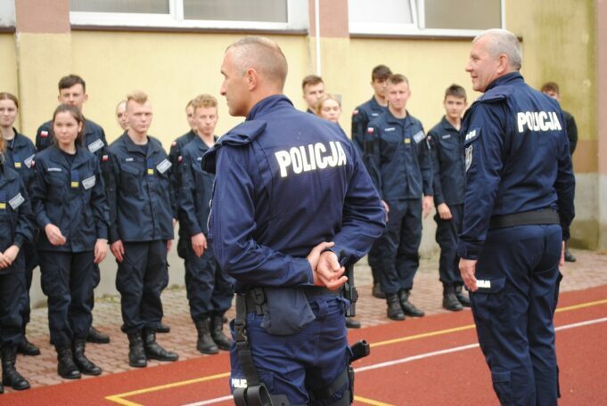 Uczniowie Siódemki ćwiczyli z Policją