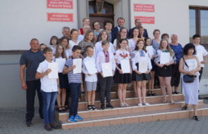 Uczniowie i burmistrz nagrodzeni