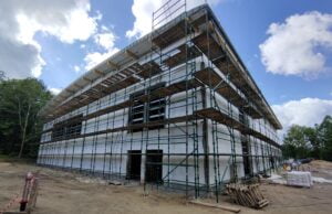 Hala powstaje zgodnie z planem