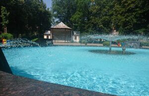 Fontanna w parku po remoncie