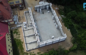 W Łubowie mury pną się do góry