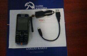 Komórka – jedno z najbardziej pożądanych dóbr w więzieniu