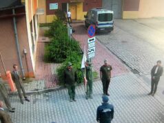 Musztra leśników pod okiem więzienników