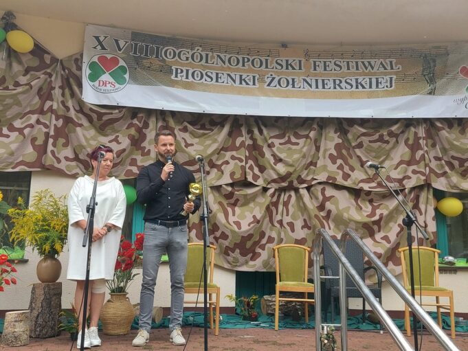 Piosenki żołnierskie zawładnęły borneńskim DPS-em
