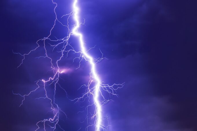 Burze, wiatr i grad – taki może być wtorek w powiecie szczecineckim