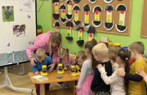 Dzieci z Makusia poznają świat owadów