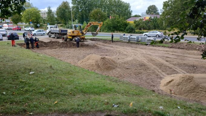 Ruszyła rozbudowa cmentarnego parkingu
