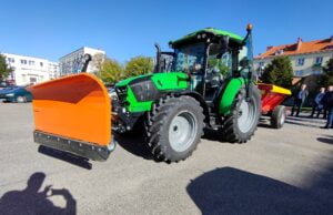 Nowy traktor dla Powiatowego Zarządu Dróg
