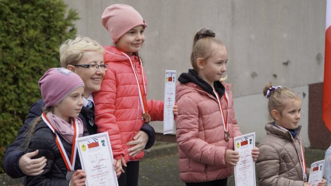 Dzieci w Barwicach świętowały biegając