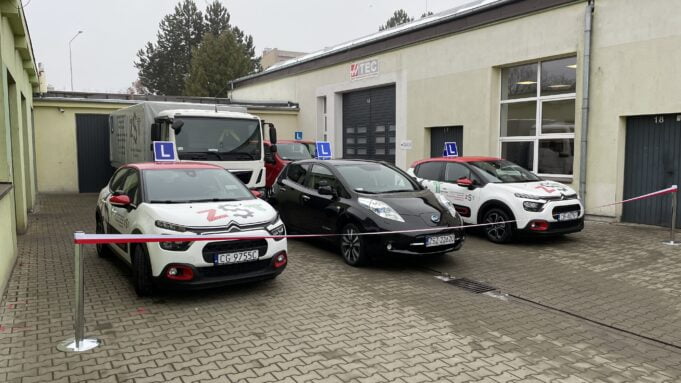 Mechanik z własną szkołą nauki jazdy