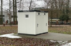 Barykada w miejskim szalecie