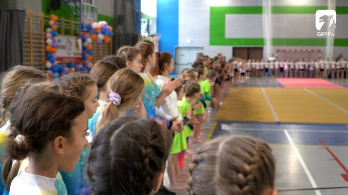 Mikołajkowe zawody w akrobatyce sportowej