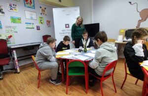 Kaligrafia z archiwistami w MBP Koziołka