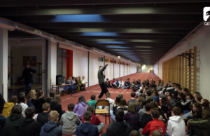 Raper Mikser odwiedził szkoły w regionie