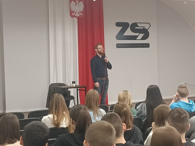 Komputerowy ćpun w białoborskiej Siódemce