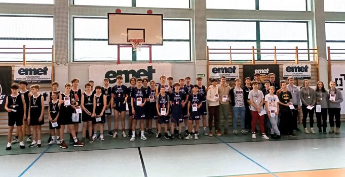 EMET Basket najlepszy w domowym turnieju