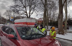 Kwiatek i odblask zamiast mandatu