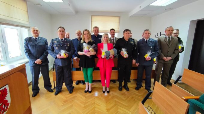 Koce dla szpitala od mundurowych