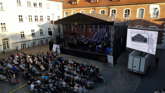 Koncert plenerowy „W starym kinie”