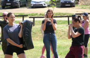 Żołnierze uczyli panie samoobrony