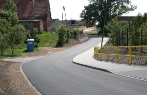 Glinianka zamieniona w asfaltówkę