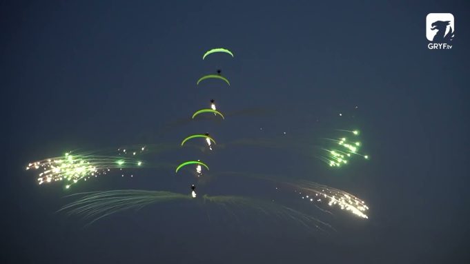 Festiwal Balonowy – pokaz paralotniarzy Flying Dragons Team