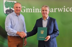 W Barwicach podpisano umowę na dowóz dzieci do szkół