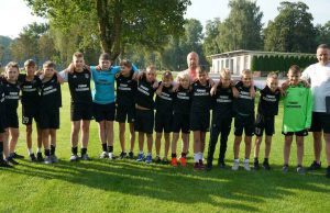 Piłkarze AP Szczecinek z nowymi koszulkami